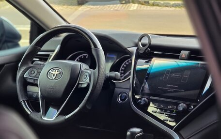 Toyota Camry, 2021 год, 2 800 000 рублей, 20 фотография