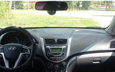 Hyundai Solaris II рестайлинг, 2011 год, 650 000 рублей, 6 фотография