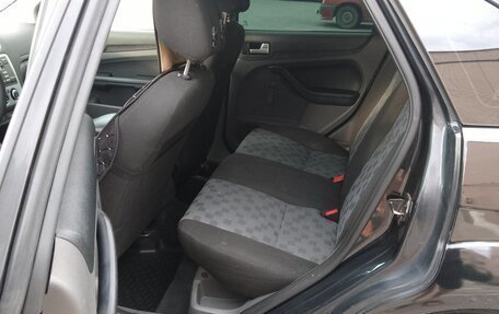 Ford Focus II рестайлинг, 2005 год, 400 000 рублей, 23 фотография