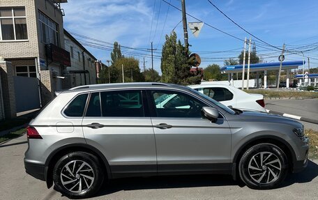 Volkswagen Tiguan II, 2018 год, 2 500 000 рублей, 3 фотография