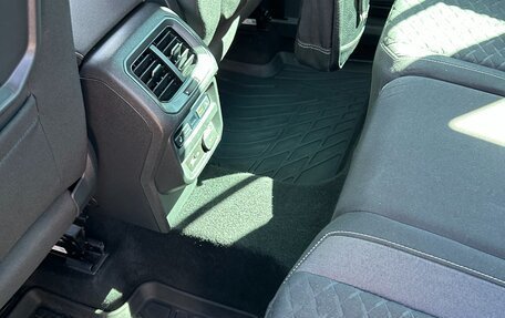 Volkswagen Tiguan II, 2018 год, 2 500 000 рублей, 13 фотография