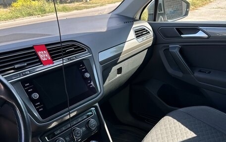 Volkswagen Tiguan II, 2018 год, 2 500 000 рублей, 11 фотография