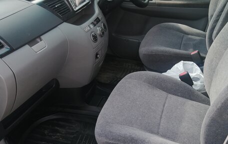 Toyota Voxy II, 2004 год, 1 100 000 рублей, 14 фотография