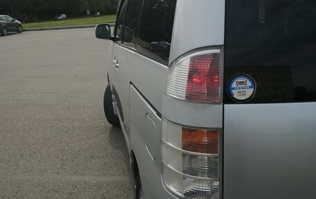 Toyota Voxy II, 2004 год, 1 100 000 рублей, 21 фотография