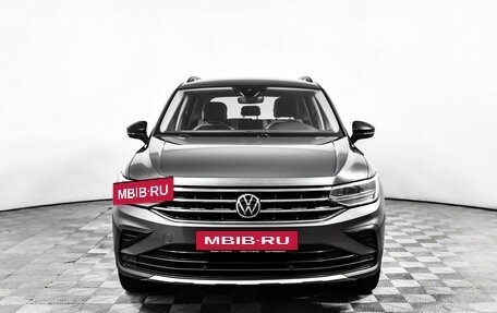 Volkswagen Tiguan II, 2021 год, 2 400 000 рублей, 2 фотография