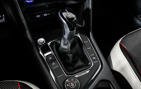 Volkswagen Tiguan II, 2021 год, 2 400 000 рублей, 15 фотография