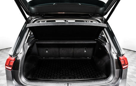 Volkswagen Tiguan II, 2021 год, 2 400 000 рублей, 13 фотография