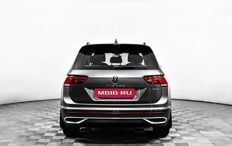 Volkswagen Tiguan II, 2021 год, 2 400 000 рублей, 6 фотография