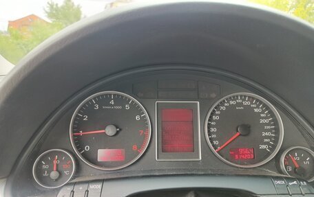 Audi A4, 2005 год, 650 000 рублей, 10 фотография