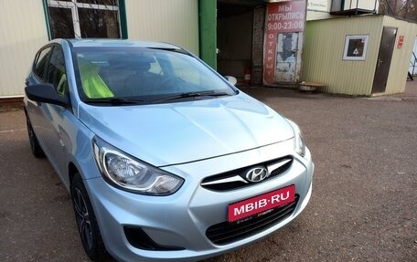 Hyundai Solaris II рестайлинг, 2011 год, 655 000 рублей, 1 фотография