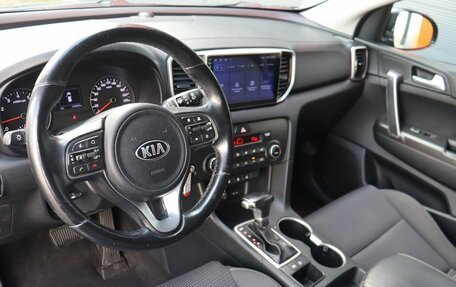KIA Sportage IV рестайлинг, 2018 год, 1 899 000 рублей, 5 фотография