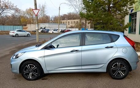 Hyundai Solaris II рестайлинг, 2011 год, 655 000 рублей, 2 фотография