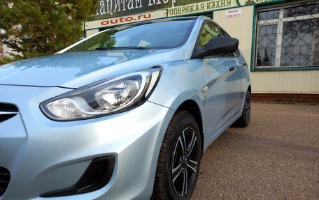 Hyundai Solaris II рестайлинг, 2011 год, 655 000 рублей, 4 фотография