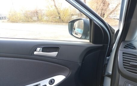Hyundai Solaris II рестайлинг, 2011 год, 655 000 рублей, 8 фотография