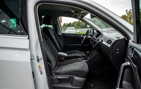 Volkswagen Tiguan II, 2017 год, 2 400 000 рублей, 11 фотография
