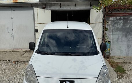 Peugeot Partner II рестайлинг 2, 2011 год, 720 000 рублей, 3 фотография