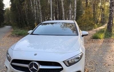 Mercedes-Benz A-Класс, 2019 год, 2 500 000 рублей, 1 фотография