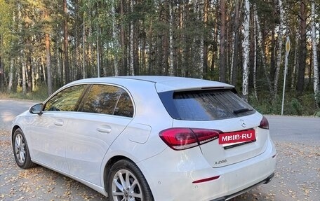 Mercedes-Benz A-Класс, 2019 год, 2 500 000 рублей, 8 фотография