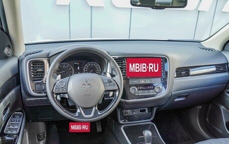 Mitsubishi Outlander III рестайлинг 3, 2022 год, 3 850 000 рублей, 6 фотография