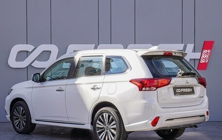 Mitsubishi Outlander III рестайлинг 3, 2022 год, 3 850 000 рублей, 2 фотография