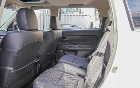 Mitsubishi Outlander III рестайлинг 3, 2022 год, 3 850 000 рублей, 13 фотография