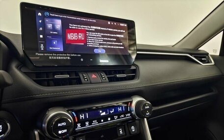 Toyota RAV4, 2024 год, 4 590 000 рублей, 24 фотография