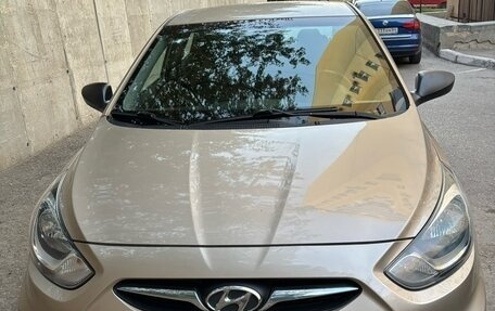 Hyundai Solaris II рестайлинг, 2013 год, 930 000 рублей, 1 фотография