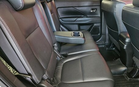 Mitsubishi Outlander III рестайлинг 3, 2015 год, 1 749 000 рублей, 13 фотография