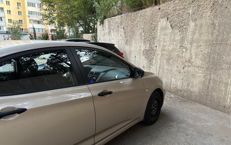 Hyundai Solaris II рестайлинг, 2013 год, 930 000 рублей, 3 фотография