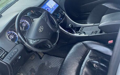 Hyundai Sonata VI, 2010 год, 750 000 рублей, 3 фотография