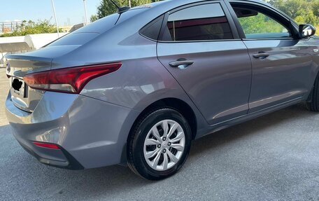 Hyundai Solaris II рестайлинг, 2017 год, 799 999 рублей, 2 фотография