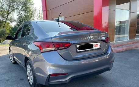 Hyundai Solaris II рестайлинг, 2017 год, 799 999 рублей, 4 фотография