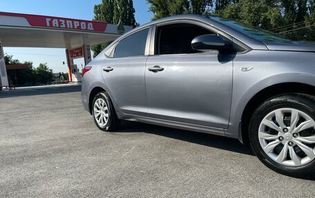 Hyundai Solaris II рестайлинг, 2017 год, 799 999 рублей, 5 фотография