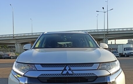 Mitsubishi Outlander III рестайлинг 3, 2018 год, 2 150 000 рублей, 1 фотография