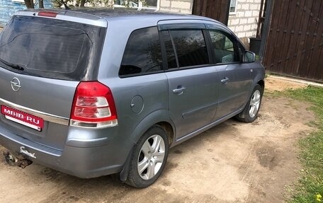 Opel Zafira B, 2010 год, 690 000 рублей, 3 фотография