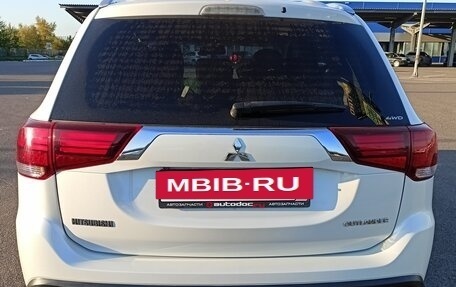 Mitsubishi Outlander III рестайлинг 3, 2018 год, 2 150 000 рублей, 2 фотография