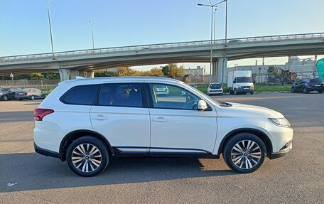 Mitsubishi Outlander III рестайлинг 3, 2018 год, 2 150 000 рублей, 4 фотография