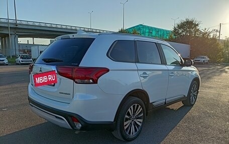 Mitsubishi Outlander III рестайлинг 3, 2018 год, 2 150 000 рублей, 5 фотография