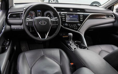 Toyota Camry, 2021 год, 2 850 000 рублей, 6 фотография