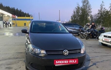 Volkswagen Polo VI (EU Market), 2013 год, 750 000 рублей, 2 фотография