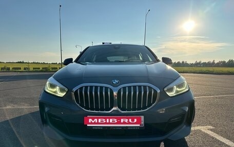 BMW 1 серия, 2019 год, 2 250 000 рублей, 11 фотография