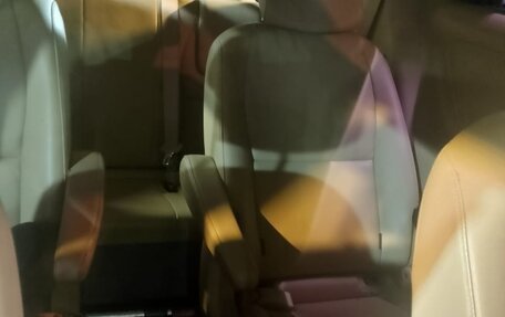 KIA Carnival III, 2016 год, 2 700 000 рублей, 8 фотография