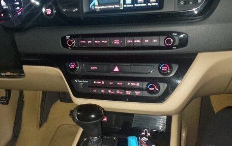 KIA Carnival III, 2016 год, 2 700 000 рублей, 26 фотография