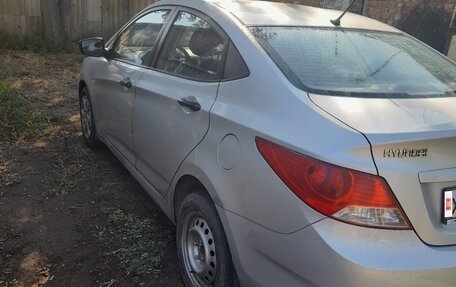 Hyundai Solaris II рестайлинг, 2011 год, 750 000 рублей, 2 фотография