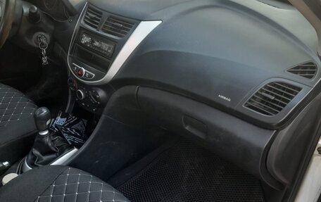 Hyundai Solaris II рестайлинг, 2011 год, 750 000 рублей, 5 фотография
