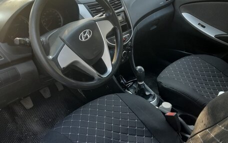 Hyundai Solaris II рестайлинг, 2011 год, 750 000 рублей, 6 фотография