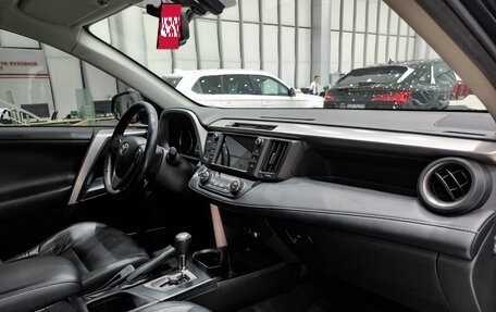 Toyota RAV4, 2017 год, 2 380 000 рублей, 13 фотография