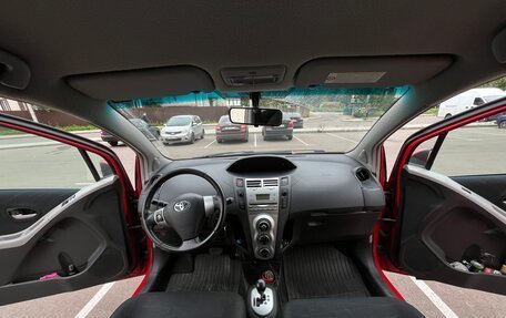 Toyota Yaris III рестайлинг, 2008 год, 530 000 рублей, 3 фотография