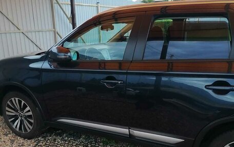 Mitsubishi Outlander III рестайлинг 3, 2020 год, 2 800 000 рублей, 10 фотография