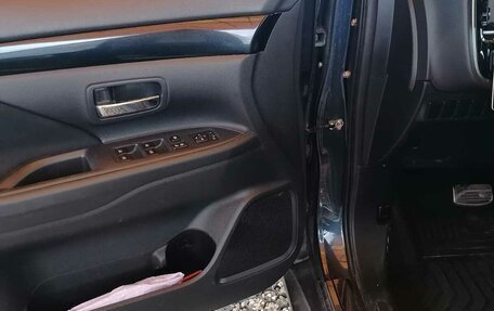 Mitsubishi Outlander III рестайлинг 3, 2020 год, 2 800 000 рублей, 9 фотография